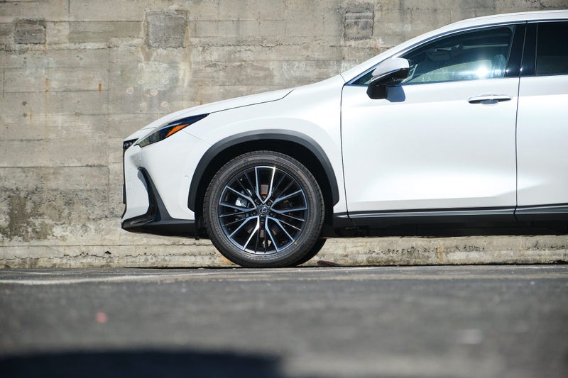 2025 Lexus NX 450h+ Limited image 4