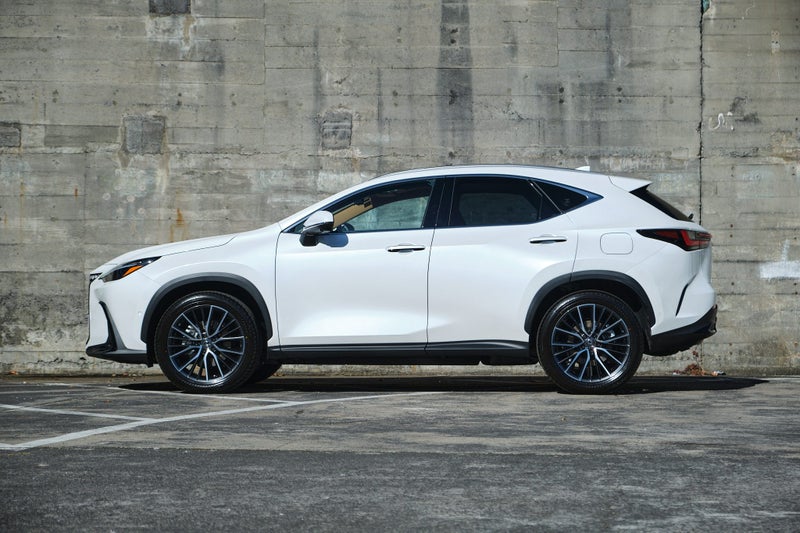 2025 Lexus NX 450h+ Limited image 4
