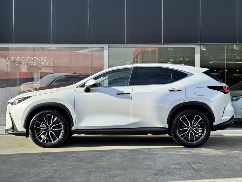 2025 Lexus NX 450h+ Limited 2.5L AWD Plug in Hy... image 4