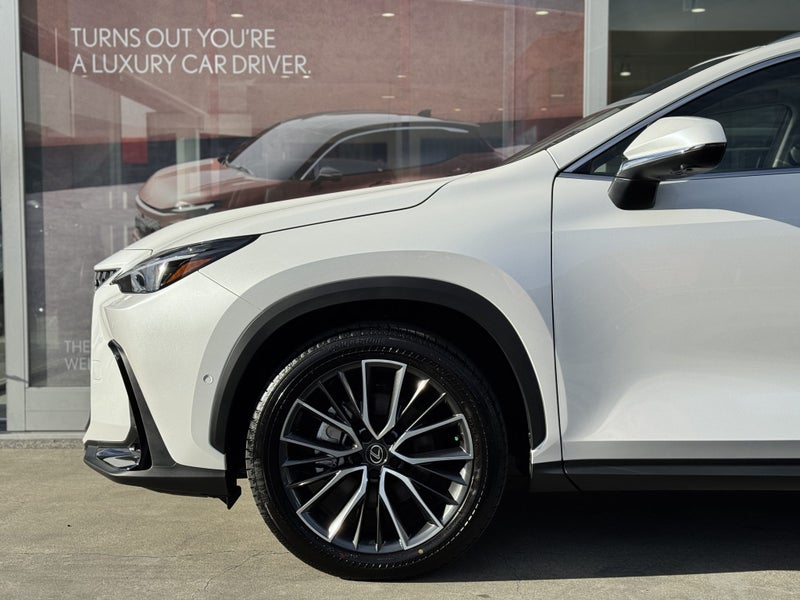 2025 Lexus NX 450h+ Limited 2.5L AWD Plug in Hy... image 5