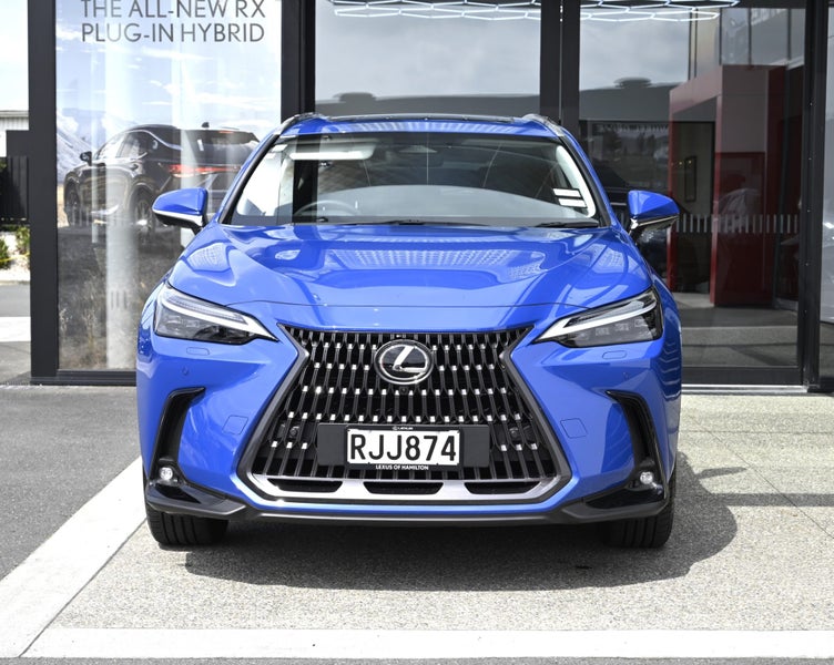 2025 Lexus NX 450h+ Limited 2.5L PHEV AWD image 3