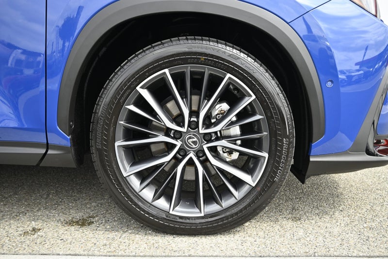 2025 Lexus NX 450h+ Limited 2.5L PHEV AWD image 5