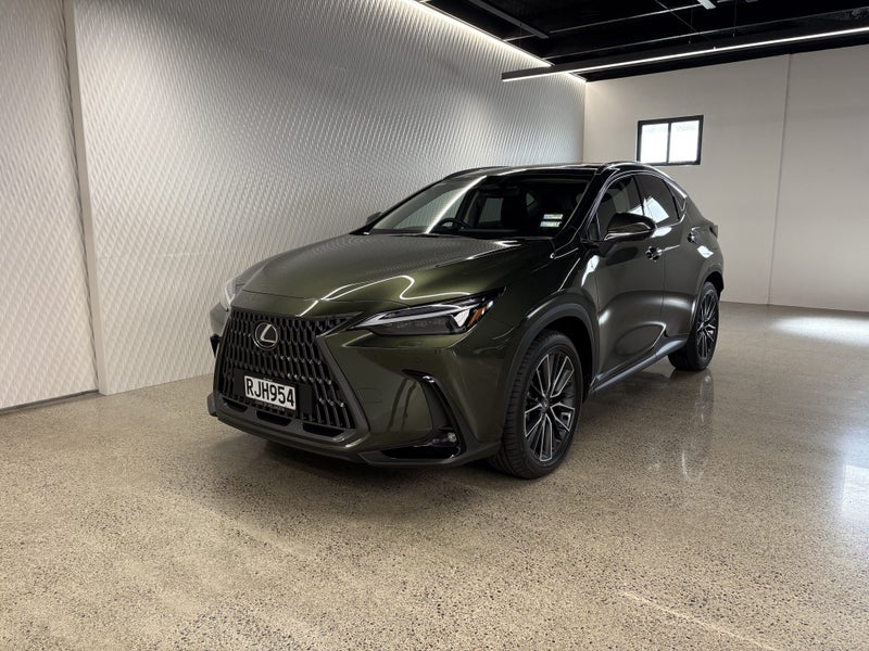 2025 Lexus NX 450h+ Limited 2.5P PHEV ECVT AWD image 3
