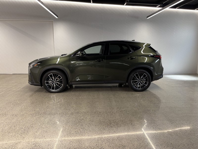 2025 Lexus NX 450h+ Limited 2.5P PHEV ECVT AWD image 4