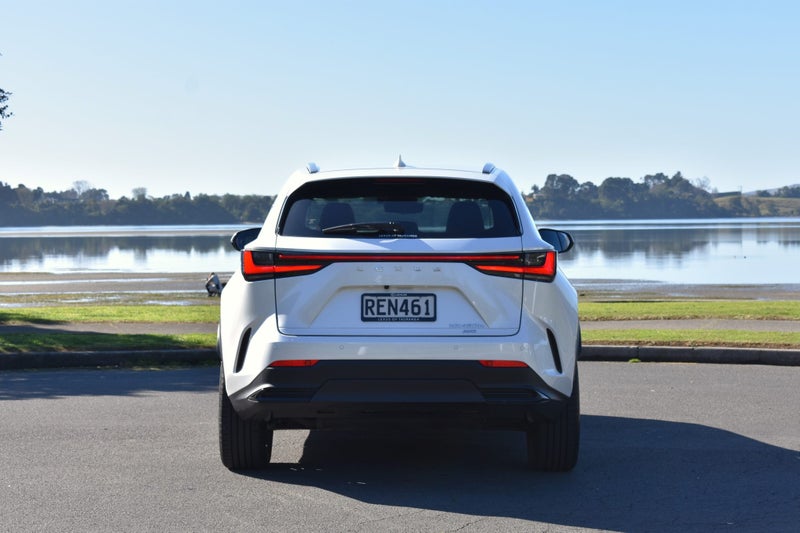 2025 Lexus NX 450h+ Limited 2.5P PHEV ECVT AWD SUV image 4
