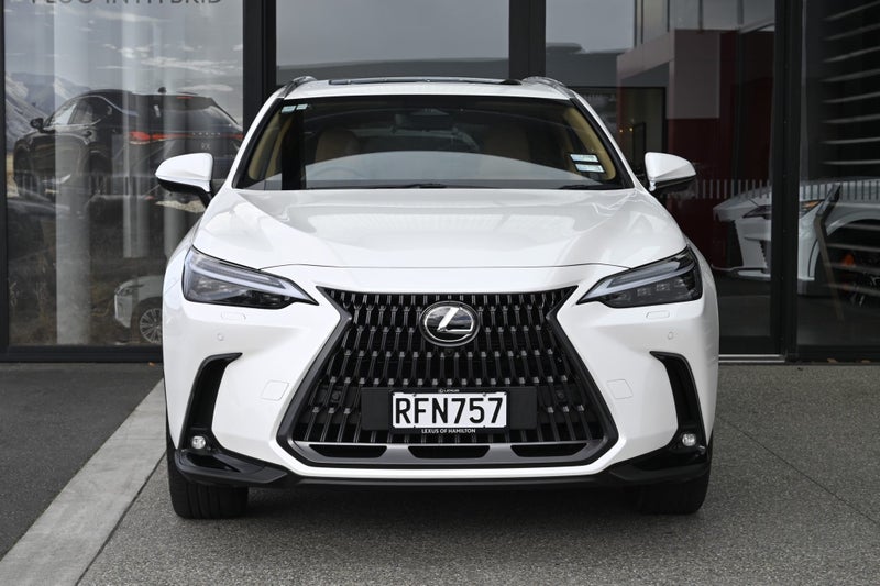2025 Lexus NX 450h+ Limited 2.5P Plug-in Hybrid... image 3