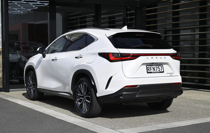 2025 Lexus NX 450h+ Limited 2.5P Plug-in Hybrid... image 5
