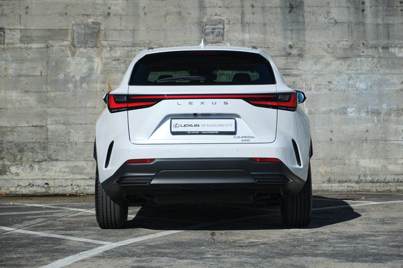 2025 Lexus NX 450h+ Limited image 5