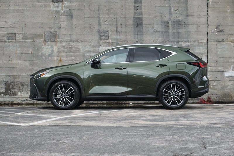2025 Lexus NX 450h+ Limited image 3