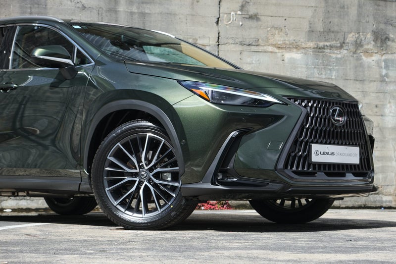 2025 Lexus NX 450h+ Limited image 4