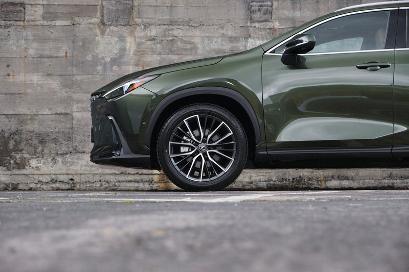 2025 Lexus NX 450h+ Limited image 5