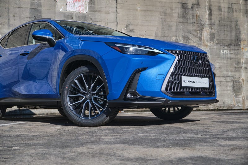 2025 Lexus NX 450h+ Limited AWD image 4
