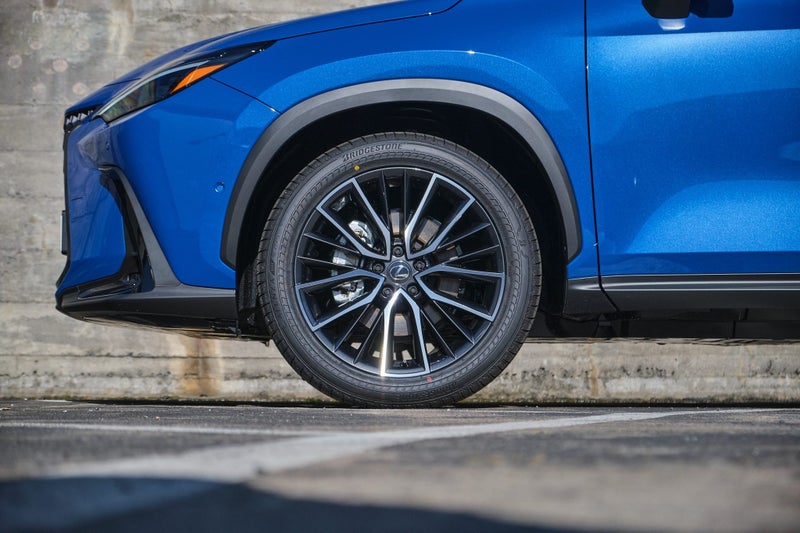 2025 Lexus NX 450h+ Limited AWD image 5