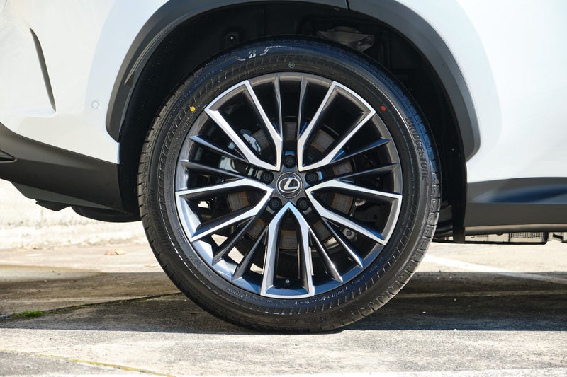 2025 Lexus NX 450h+ Limited AWD image 4