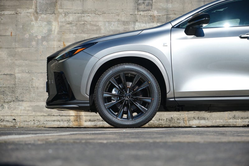 2025 Lexus NX 450h+ NX 450h+ F Sport PHEV AWD image 4