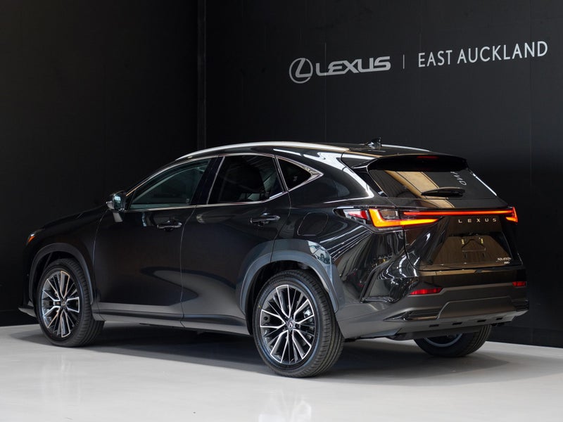 2025 Lexus NX 450h+ NX 450h+ Limited 2.5P PHEV... image 3