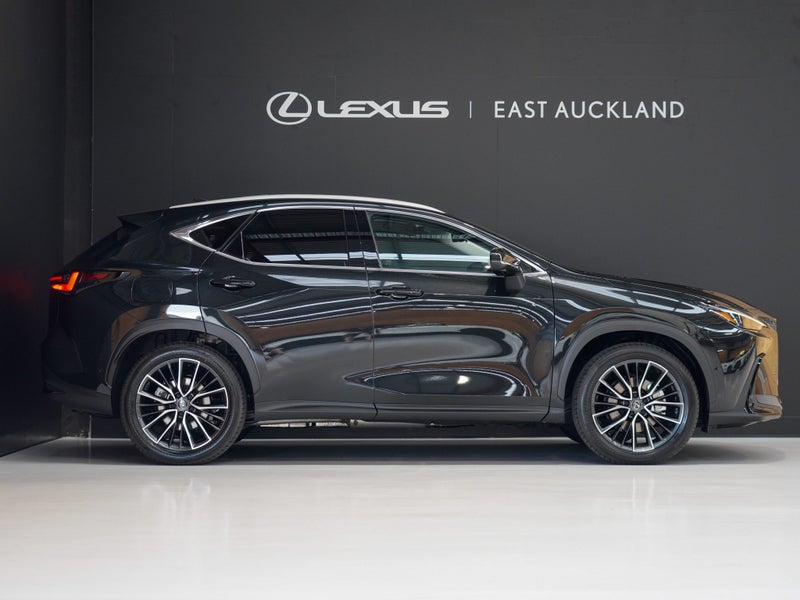 2025 Lexus NX 450h+ NX 450h+ Limited 2.5P PHEV... image 4