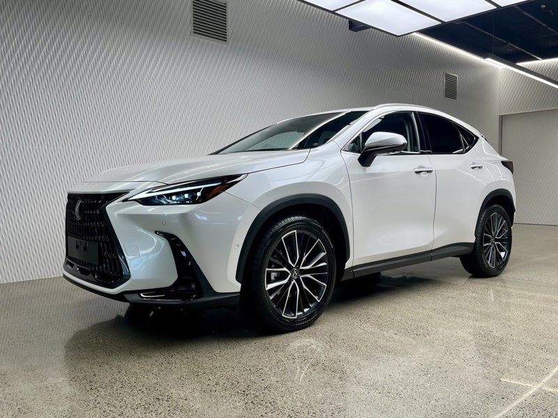 2025 Lexus NX 450h+ NX 450h+ Limited 2.5P PHEV... image 3