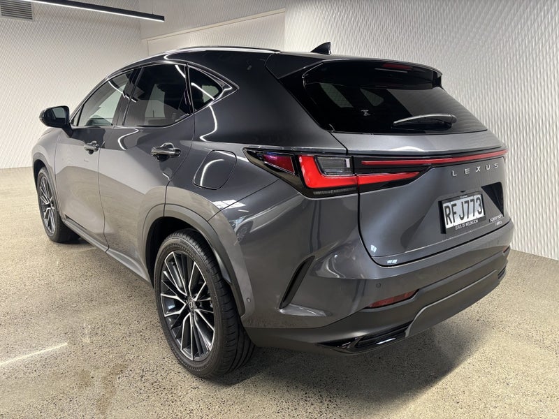 2025 Lexus NX 450h+ NX 450h+ Limited 2.5P PHEV... image 4