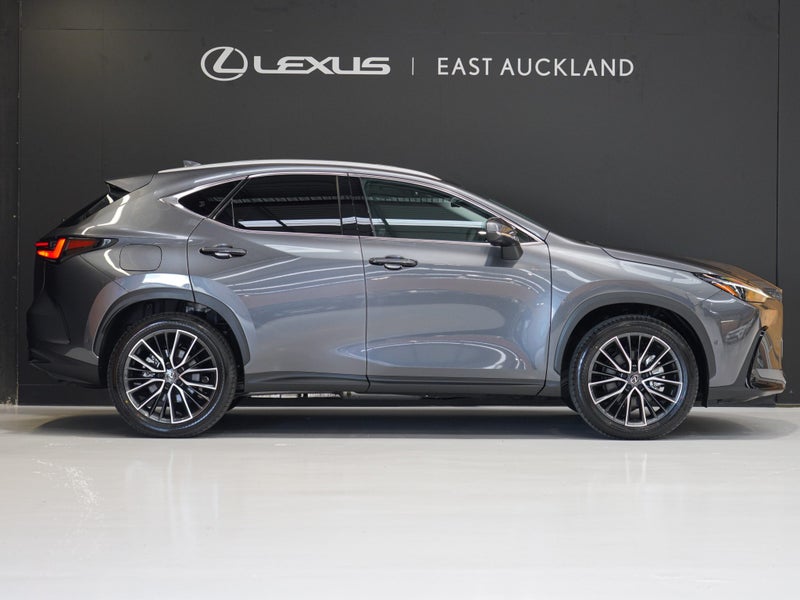 2025 Lexus NX 450h+ NX 450h+ Limited 2.5P PHEV... image 3