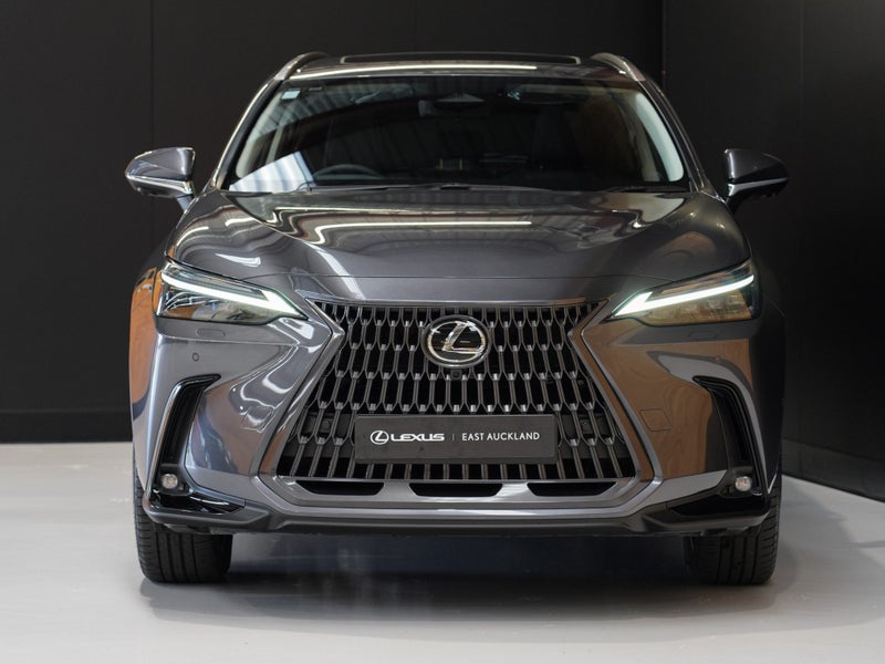 2025 Lexus NX 450h+ NX 450h+ Limited 2.5P PHEV... image 4