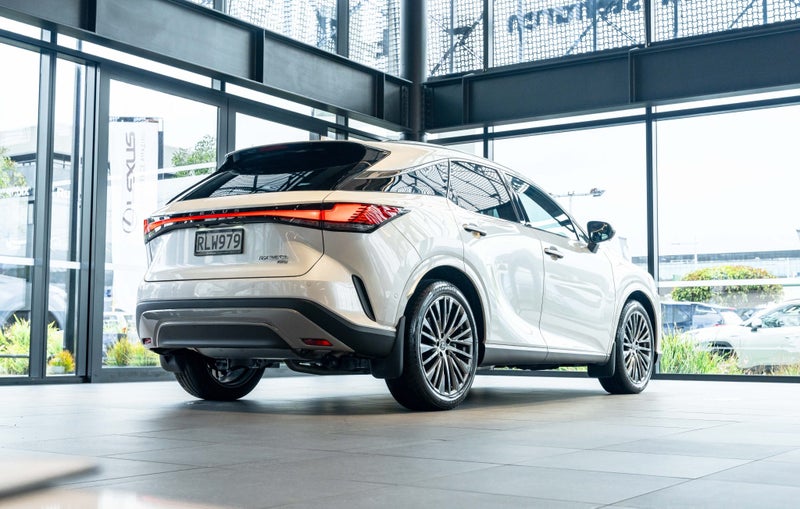 2025 Lexus RX 350h Limited 2.5L Hybrid Petrol 4... image 3