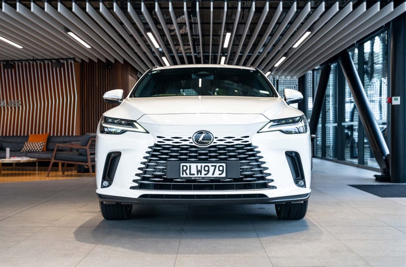 2025 Lexus RX 350h Limited 2.5L Hybrid Petrol 4... image 5