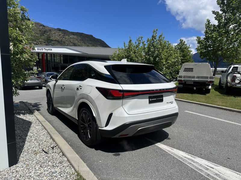 2025 Lexus RX 450h+ Limited AWD image 3