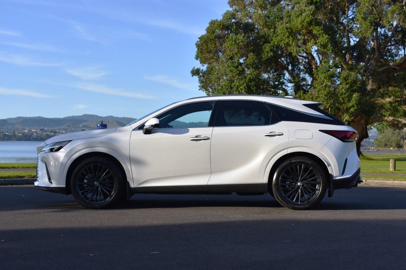 2025 Lexus RX 450h+ RX 450H+ Limited Phev image 3