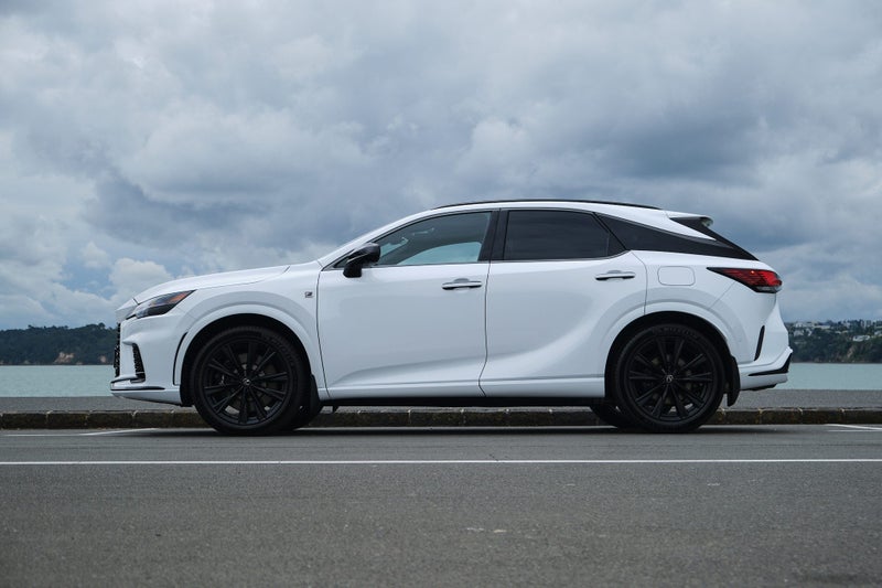 2025 Lexus RX 500h F Sport AWD image 3