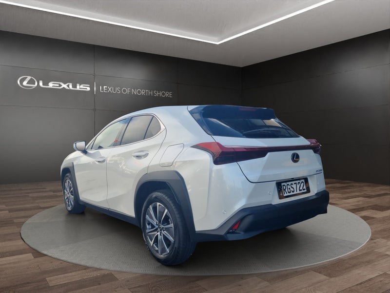 2025 Lexus UX 300e UX 300EPremium BEV FWD SUV/5... image 4
