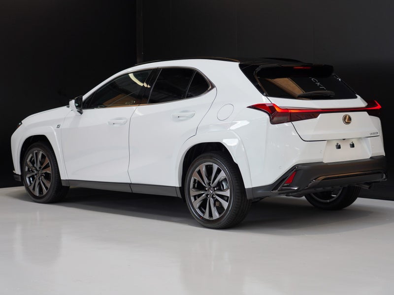2025 Lexus UX 300h F Sport 2.0P HV ECVT FWD image 2