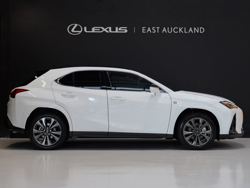 2025 Lexus UX 300h F Sport 2.0P HV ECVT FWD image 3
