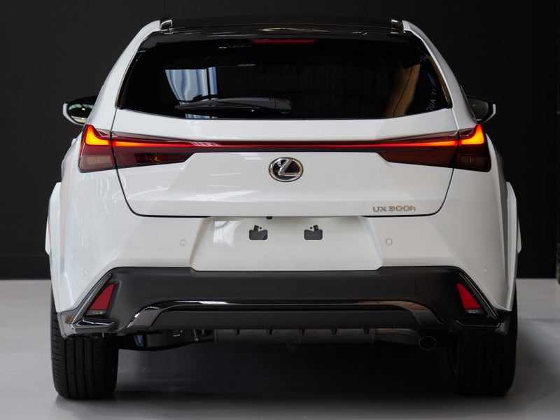 2025 Lexus UX 300h F Sport 2.0P HV ECVT FWD image 5