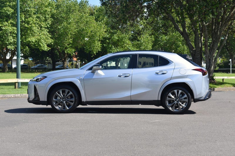 2025 Lexus UX 300h F Sport 2.0P HV ECVT FWD SUV image 4