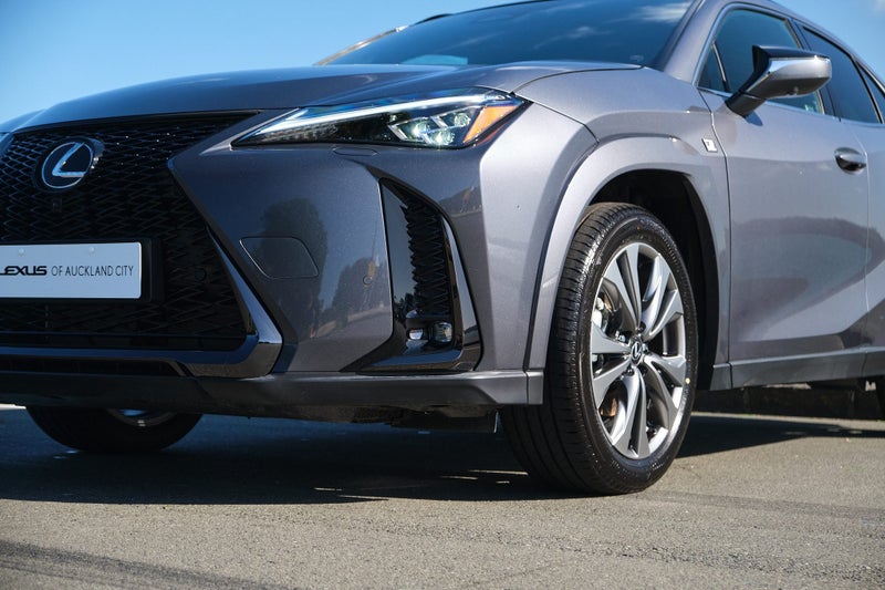 2025 Lexus UX 300h F Sport FWD image 3