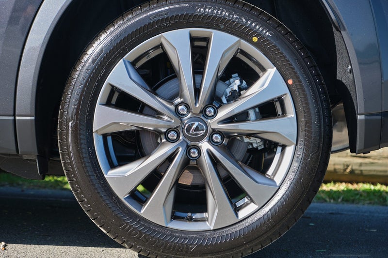 2025 Lexus UX 300h F Sport FWD image 5