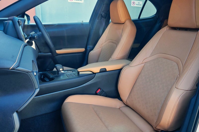 2025 Lexus UX 300h Limited image 2