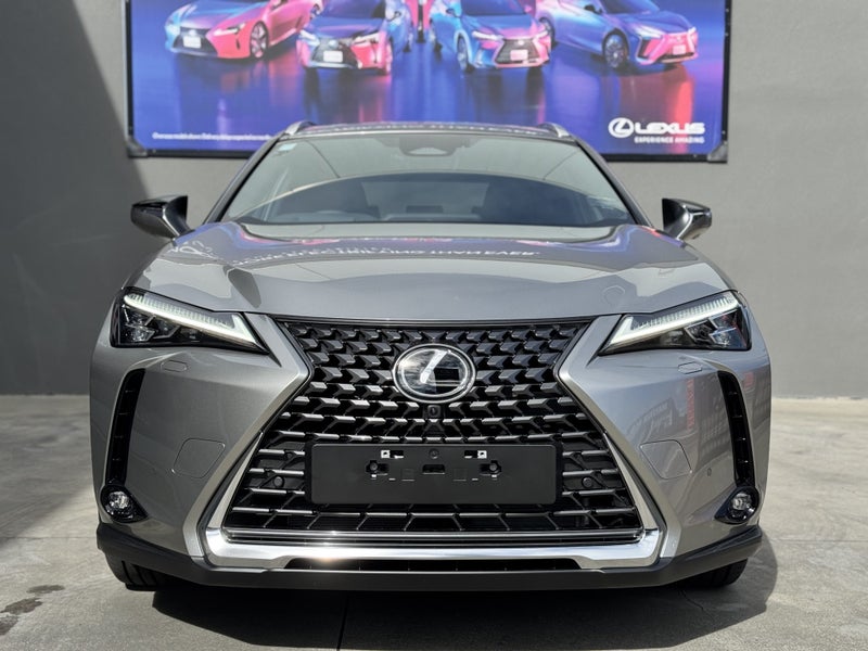 2025 Lexus UX 300h Limited 2.0L Hybrid image 2
