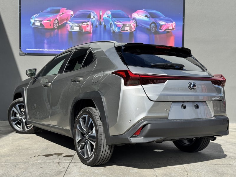 2025 Lexus UX 300h Limited 2.0L Hybrid image 5