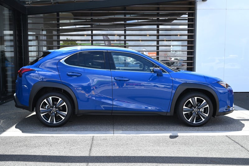 2025 Lexus UX 300h Limited 2.0L Hybrid image 2