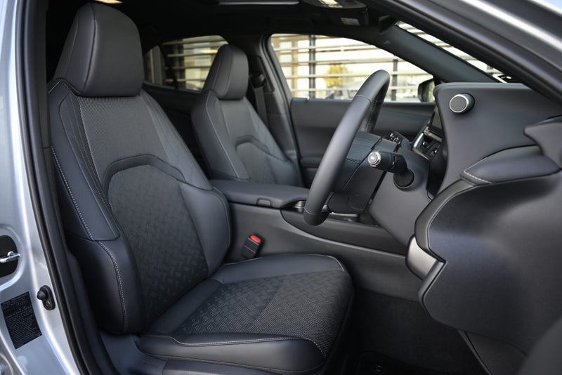 2025 Lexus UX 300h Limited 2.0L Hybrid AWD image 2