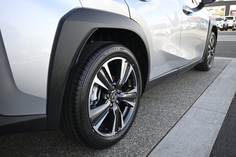2025 Lexus UX 300h Limited 2.0L Hybrid AWD image 5