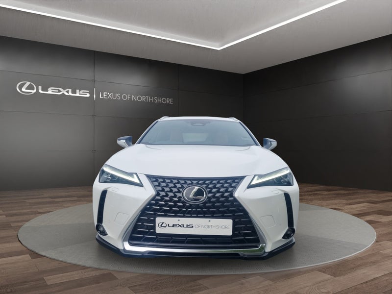 2025 Lexus UX 300h Limited 2.0L Hybrid AWD SUV image 2