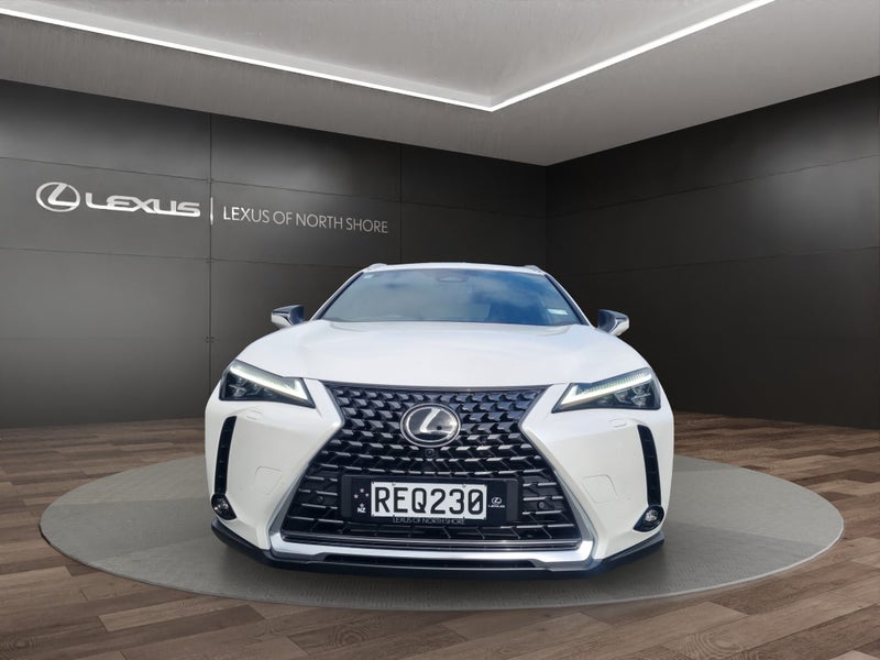 2025 Lexus UX 300h Limited 2.0L Hybrid AWD SUV image 2