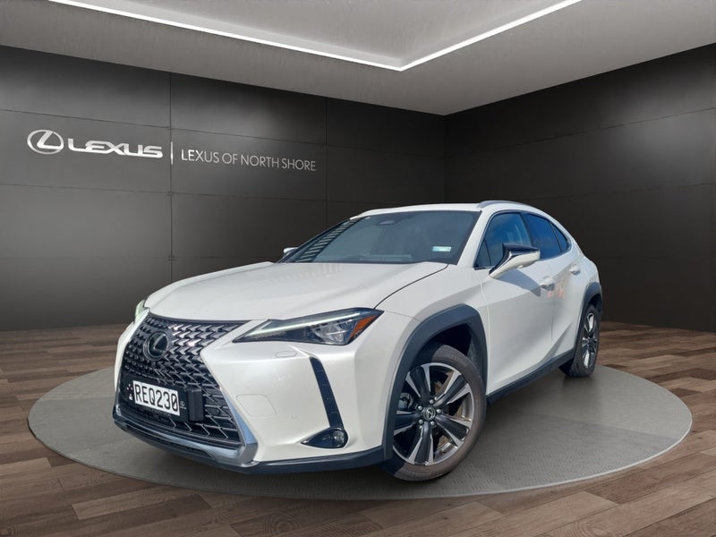 2025 Lexus UX 300h Limited 2.0L Hybrid AWD SUV image 3