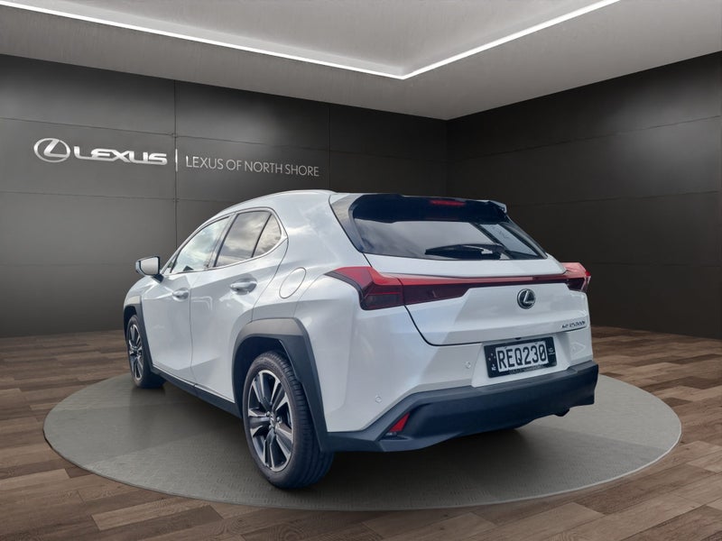 2025 Lexus UX 300h Limited 2.0L Hybrid AWD SUV image 5