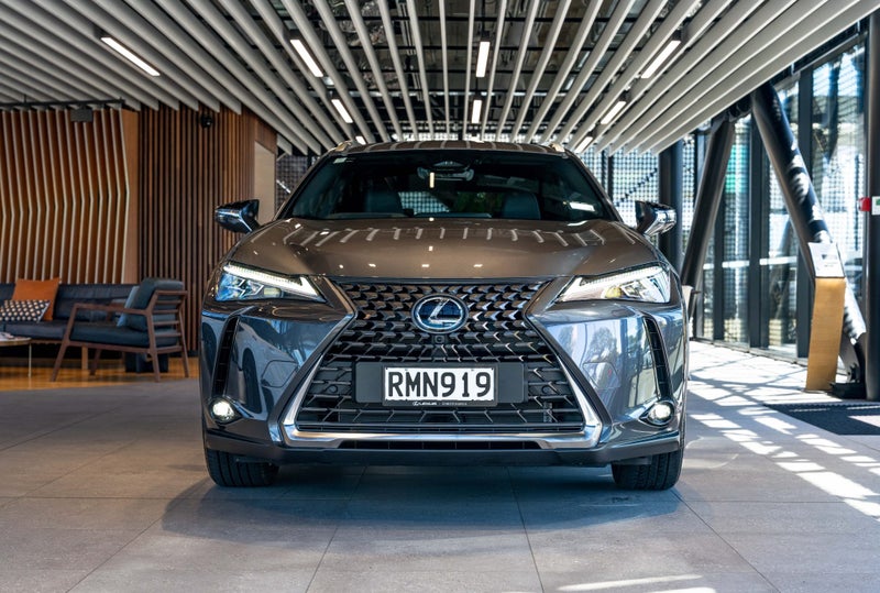 2025 Lexus UX 300h Limited 2.0L Hybrid Petrol A... image 5