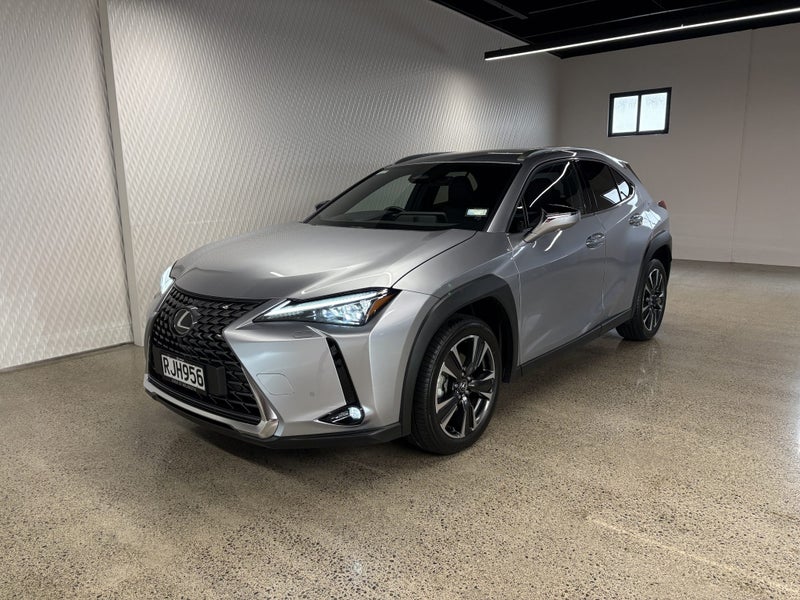2025 Lexus UX 300h Limited 2.0P HV ECVT FWD image 3