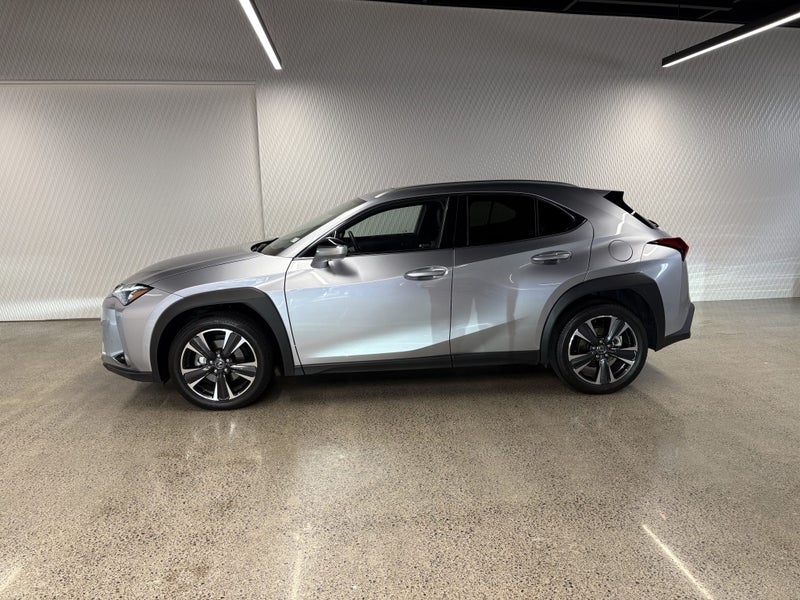 2025 Lexus UX 300h Limited 2.0P HV ECVT FWD image 4